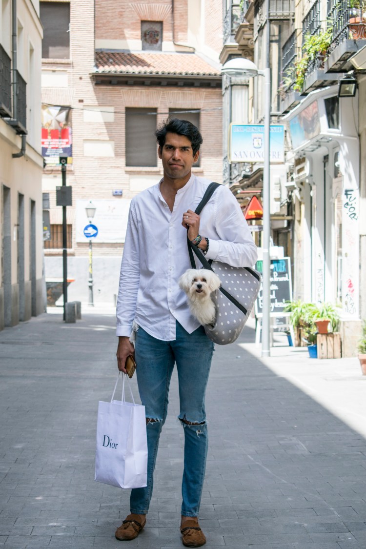 10_05_2017Chico con perrito #1.JPG