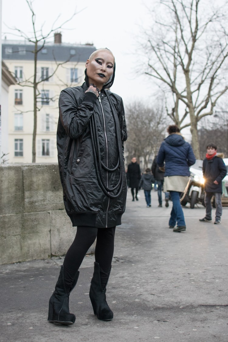 DSC_0048Chico con máscara en Vendôme #2.jpg